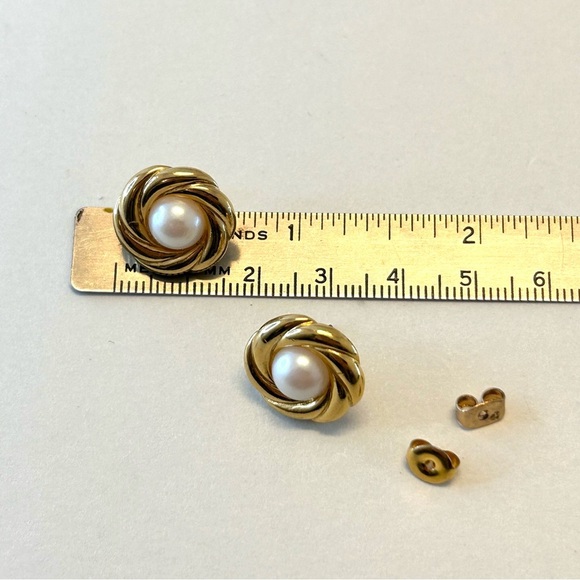 Vintage Gold Tone Faux Pearl Earrings - Picture 7 of 8